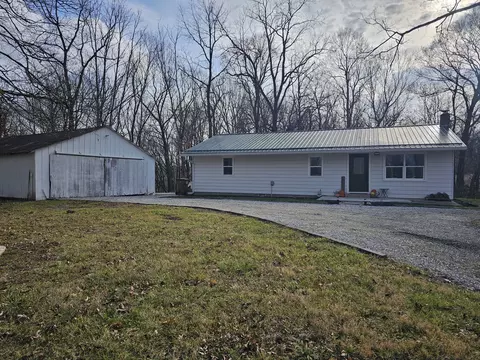 1877 W Coopers Chapel Rd, Veedersburg, IN 47987