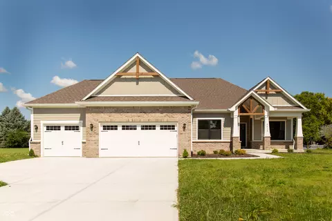 2512 Doe Meadow Dr, Anderson, IN 46011