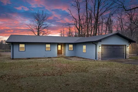 5422 W Mohawk Dr, West Terre Haute, IN 47885