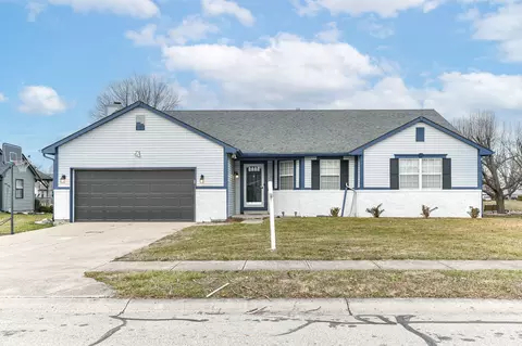 207 Fountain Lake Dr S, Shelbyville, IN 46176