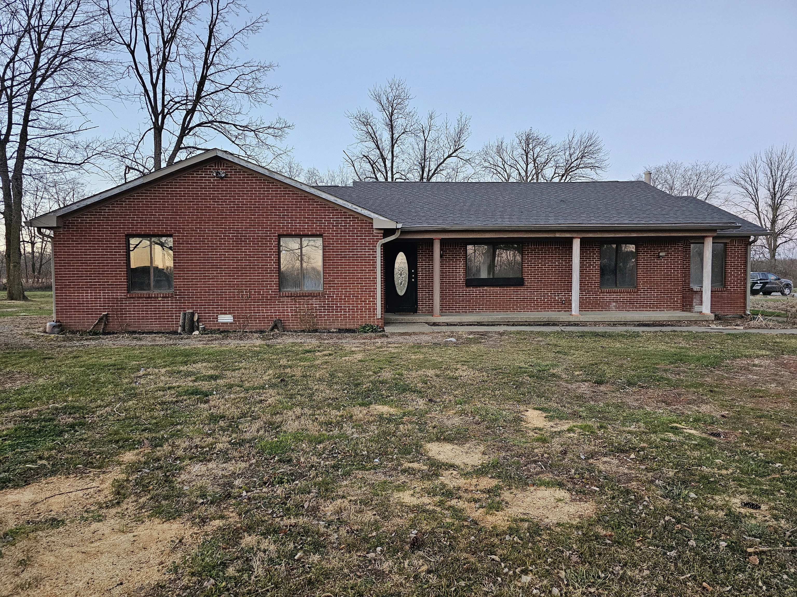 8457 E US 40