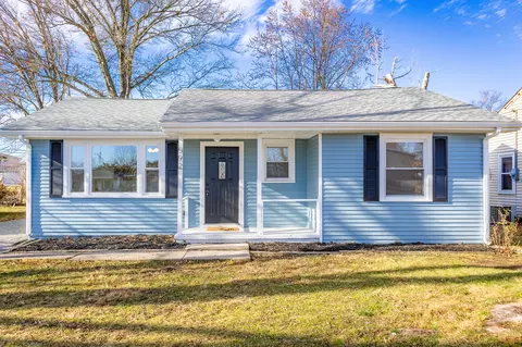 592 Fairview Dr, Columbus, IN 47201