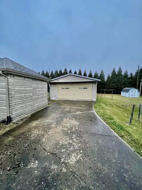 684 Fairview Dr, Columbus, IN 47201 photo 4