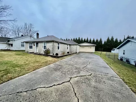 684 Fairview Dr, Columbus, IN 47201 photo 2