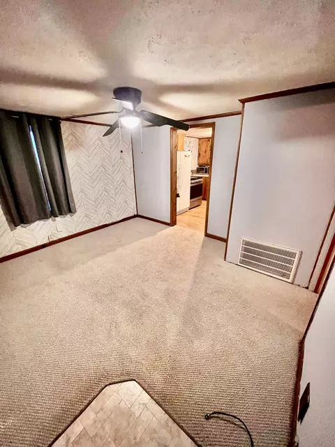 684 Fairview Dr, Columbus, IN 47201 photo 8