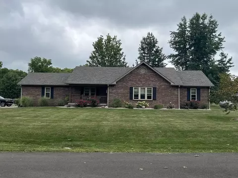 101 E Pr Pin Oak Dr, Fairland, IN 46126