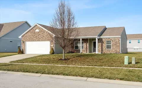 858 Rosewood Dr, Greenwood, IN 46143