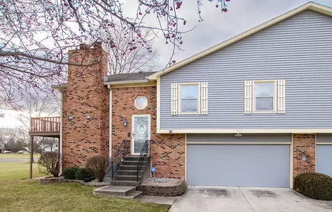 7453 Prairie Lake Dr, Indianapolis, IN 46256