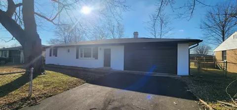 711 Valley Dr, Anderson, IN 46011