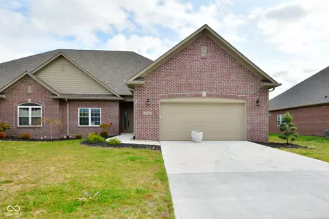 2749 Stones Bay Dr, Greenwood, IN 46143