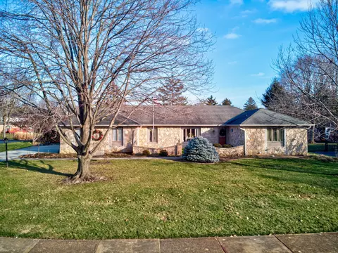 11813 Rolling Springs Dr, Carmel, IN 46033