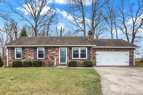 11 Lakewood Dr, Trafalgar, IN 46181