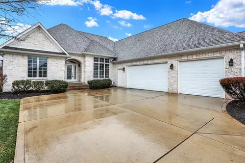 2915 Coventry Ln, Greenwood, IN 46143