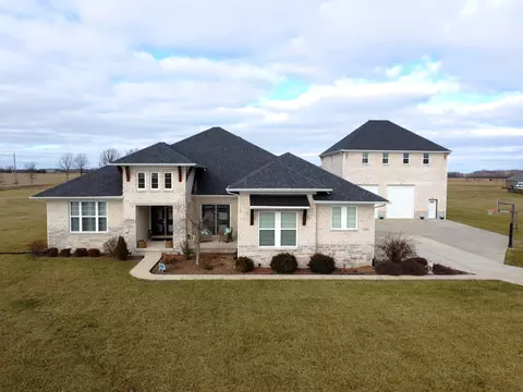 11389 N Coyote Ln, New Palestine, IN 46163