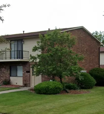1020 Greenwood Trl E, Greenwood, IN 46142