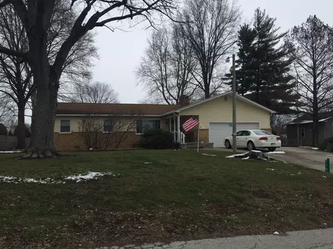 270 W Carey St, Knightstown, IN 46148