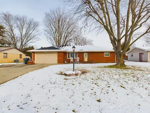 414 Fall Creek Dr, Anderson, IN 46013