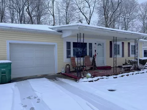 1121 Sunset Dr, New Castle, IN 47362