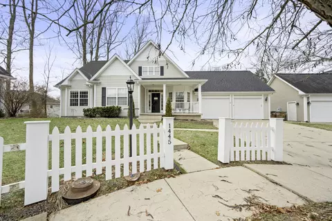 1445 Honey Locust Ct, Columbus, IN 47201