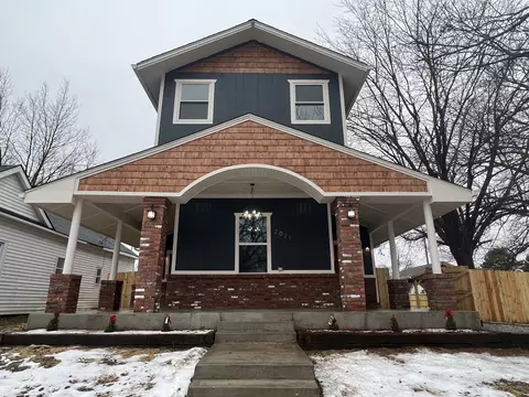 2021 S I St, Elwood, IN 46036