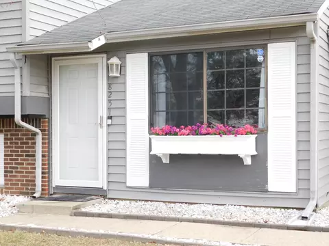 8251 Devonshire Rd, Columbus, IN 47201 photo 3