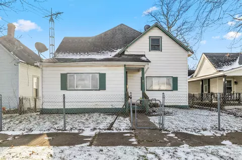 831 W 7th St, Rushville, IN 46173