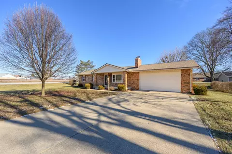 201 N Locust Dr, Seymour, IN 47274