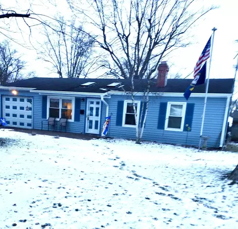 919 School St, Greenfield, IN 46140