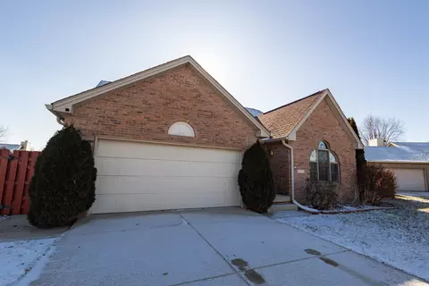 4699 Gray Fox Ct, Columbus, IN 47203