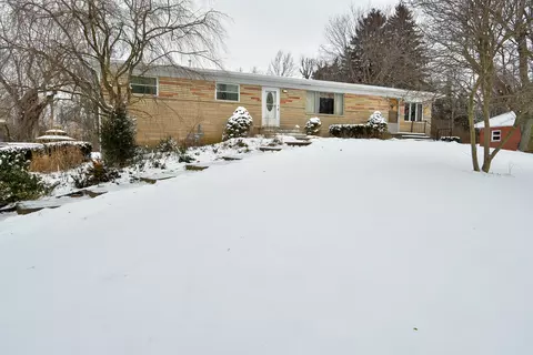 6744 Lakeshore Dr, Avon, IN 46123