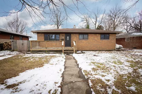5613 Maplewood Dr, Speedway, IN 46224