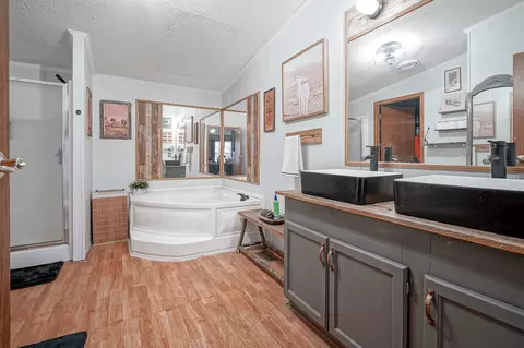 Bath - 10029 S 400 E, Markleville, IN 46056 photo 2 of 5