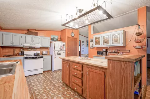 Kitchen - 10029 S 400 E, Markleville, IN 46056 photo 2 of 4