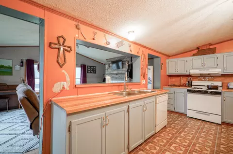 Bath - 10029 S 400 E, Markleville, IN 46056 photo 1 of 5