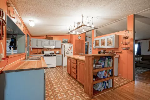 Kitchen - 10029 S 400 E, Markleville, IN 46056 photo 1 of 4