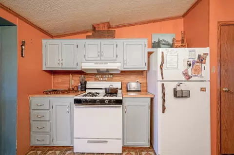 Kitchen - 10029 S 400 E, Markleville, IN 46056 photo 4 of 4