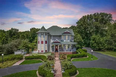 10 Kelp Grove Rd, Nashville, IN 47448