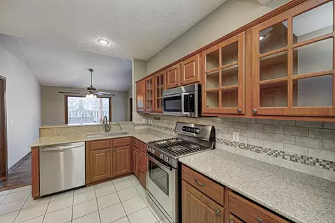 8669 Champions Dr, Indianapolis, IN 46256 photo 6