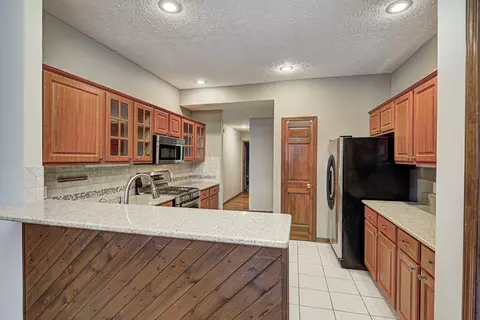 8669 Champions Dr, Indianapolis, IN 46256 photo 5