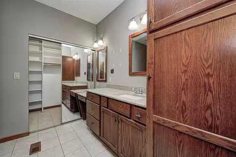 8669 Champions Dr, Indianapolis, IN 46256 photo 10