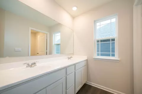 Bath - 363 Limerick Ln, Pendleton, IN 46064 photo 4 of 5