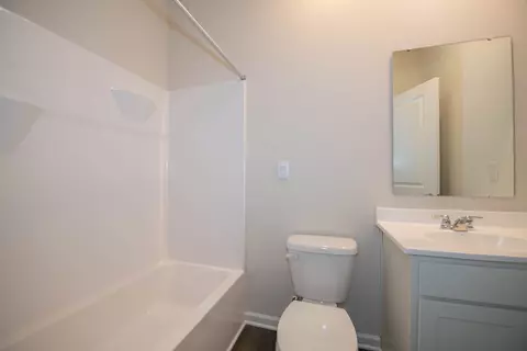 Bath - 363 Limerick Ln, Pendleton, IN 46064 photo 1 of 5