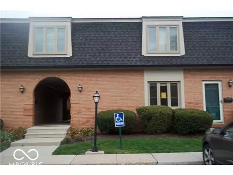 8511 Canterbury Sq W, Indianapolis, IN 46260