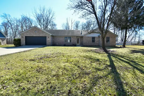 7429 Deerfield Dr, Greenfield, IN 46140