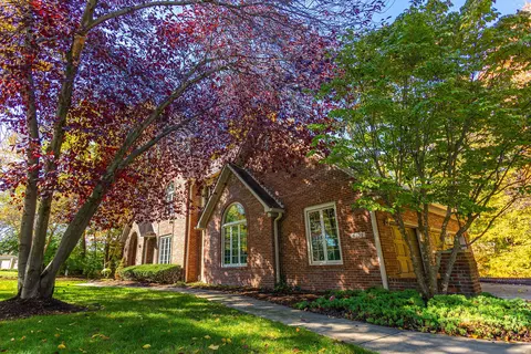 8939 Waterside Cir, Indianapolis, IN 46278