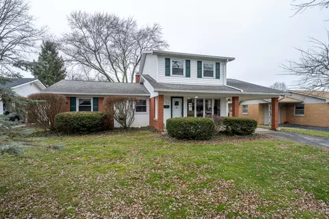 827 Gardenside Dr, Greencastle, IN 46135