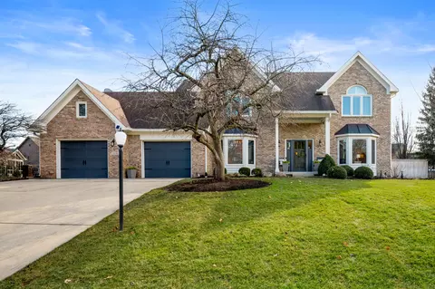 6895 Sun River Dr, Fishers, IN 46038