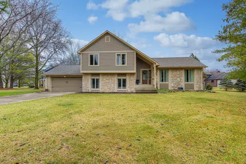 1133 Cottonwood Ct, Carmel, IN 46033