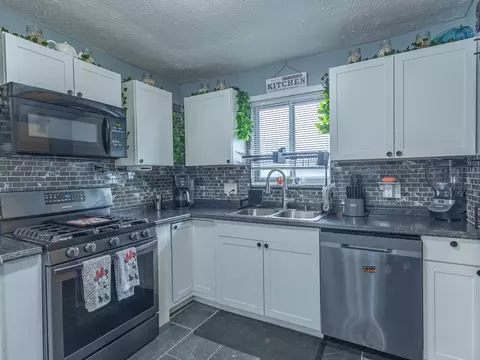 4230 Redfern Dr, Indianapolis, IN 46237