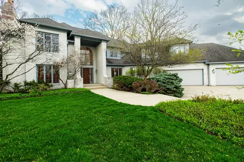 9141 Diamond Pointe Dr, Indianapolis, IN 46236